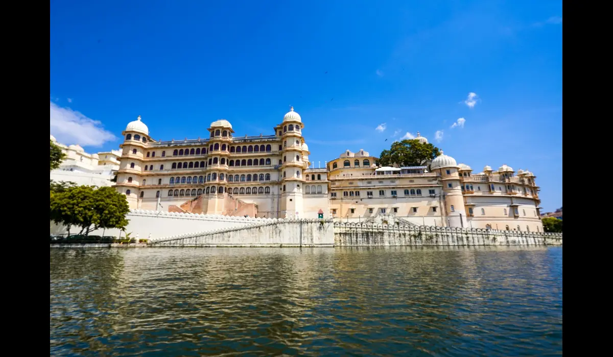 Pleasant winter weather around Lake Pichola with clear blue skies
