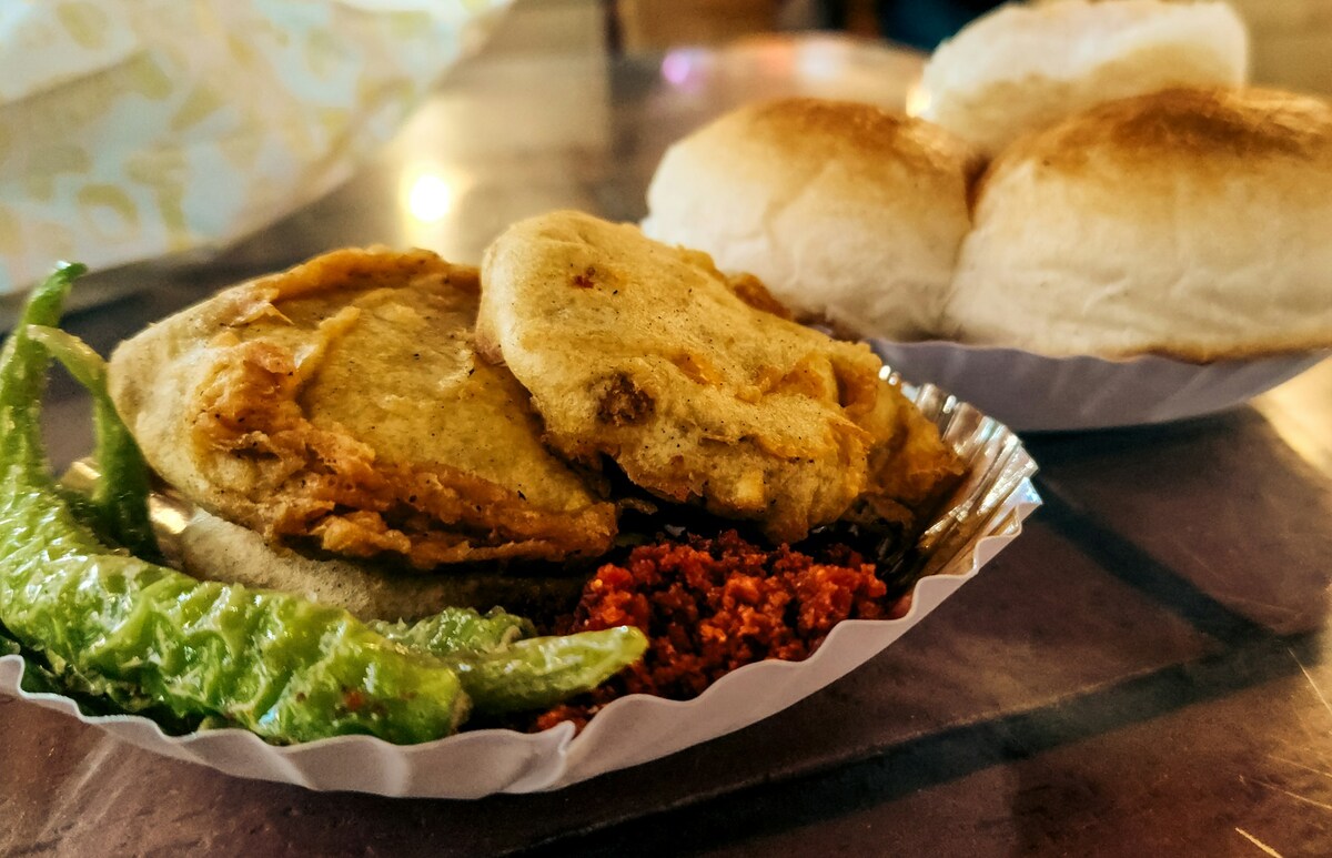 Vada Pav street stall